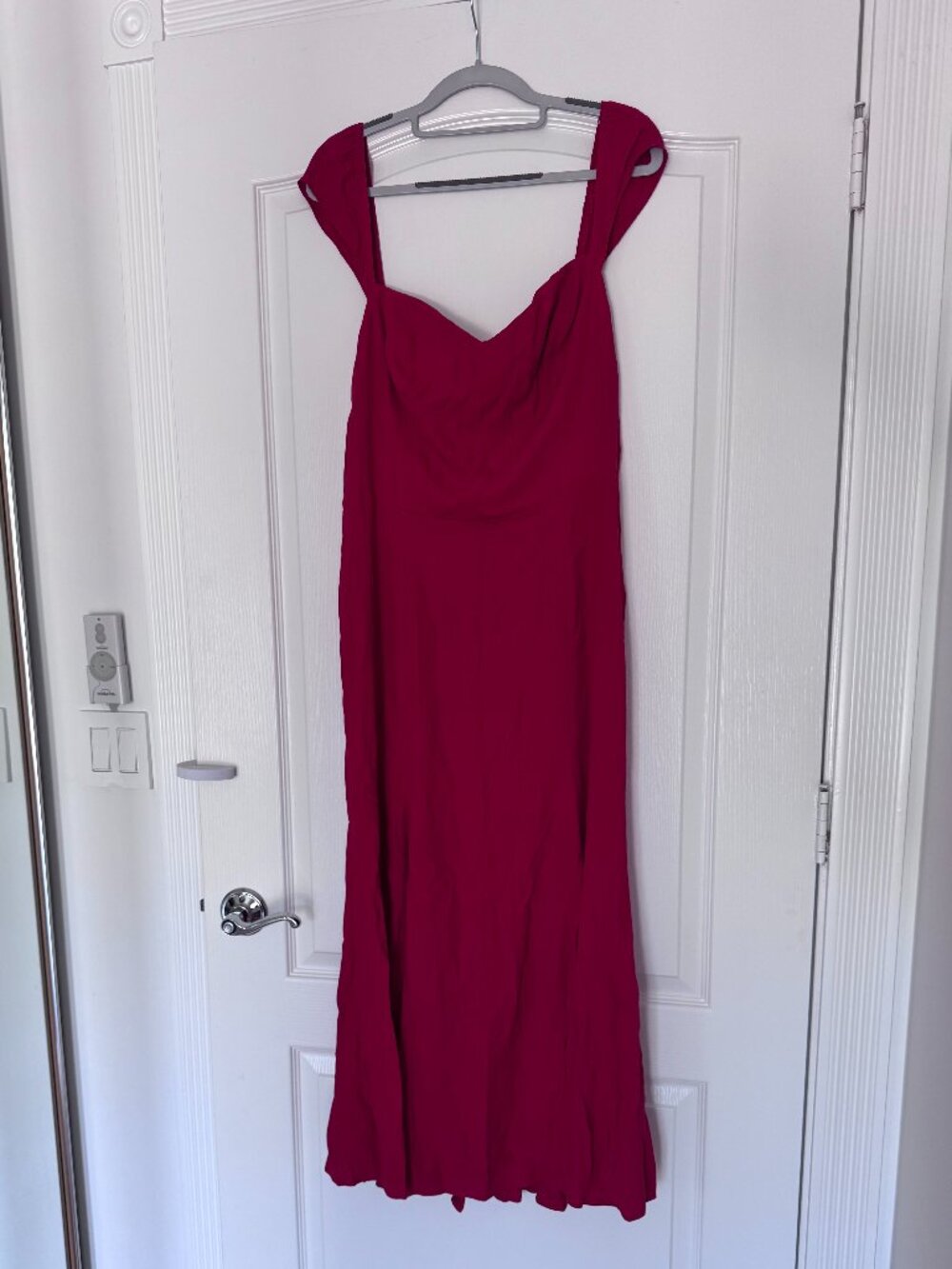 Reformation Byrson Dress in Cherry - Picture 4 of 6